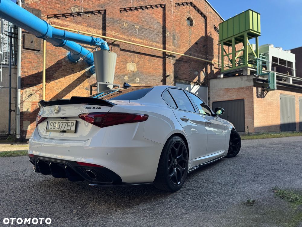 Alfa Romeo Giulia - 12