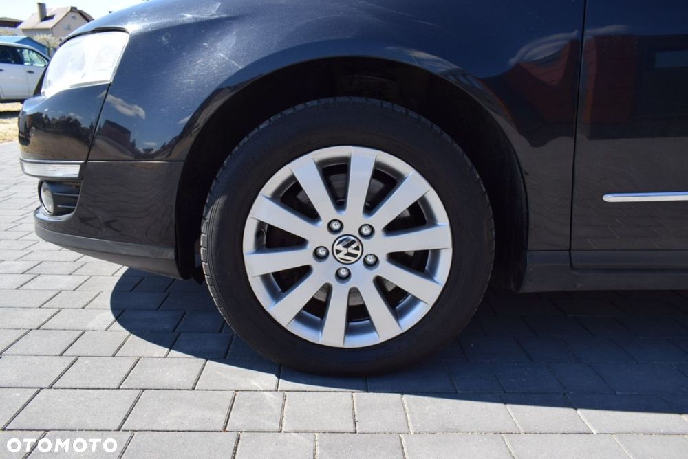 Volkswagen Passat - 32