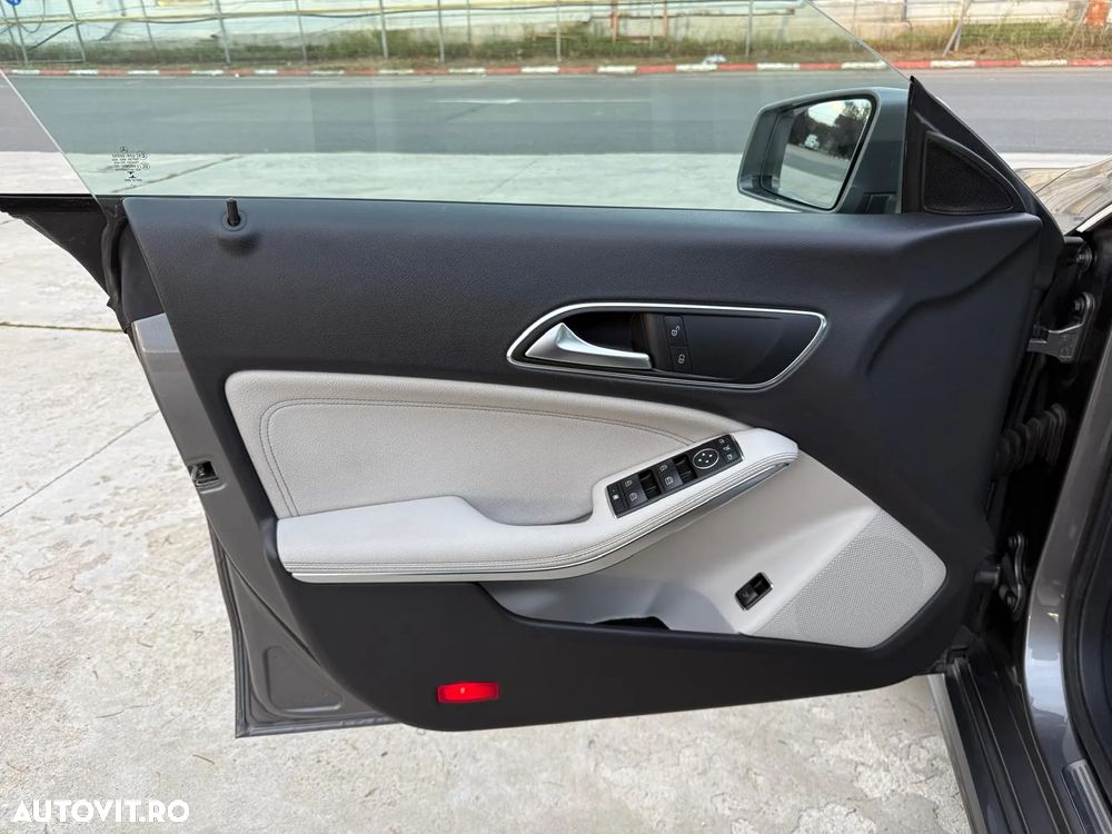 Mercedes-Benz CLA 200 CDI 7G-DCT Urban - 36