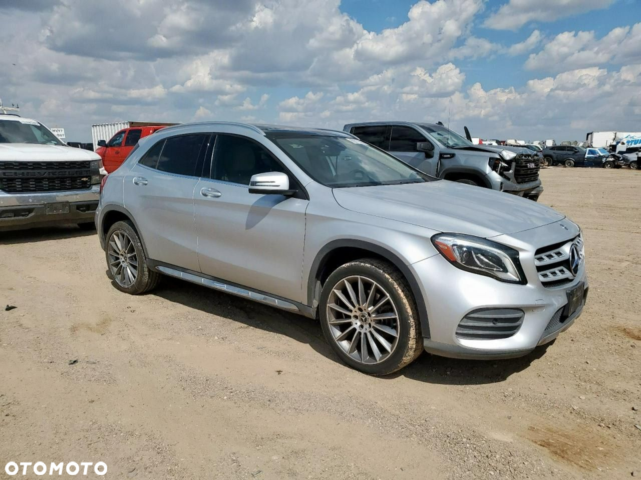 Mercedes-Benz GLA - 5