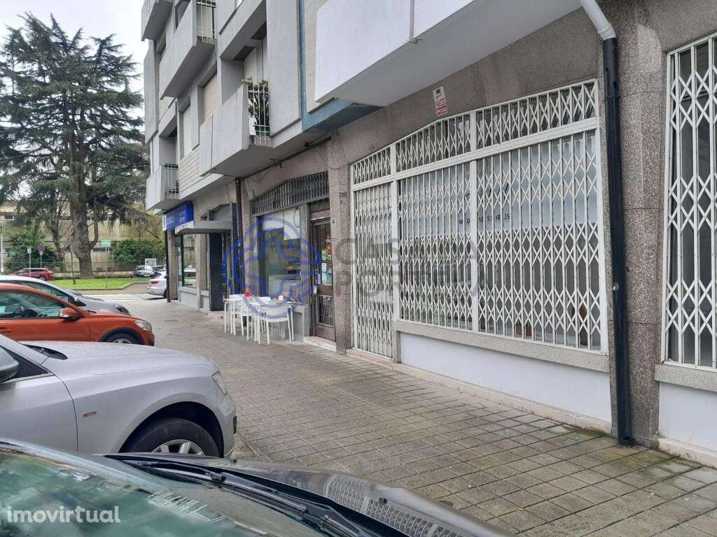 Loja Junto à Escola Filipa Vilhena - Covelo - Grande imagem: 3/29