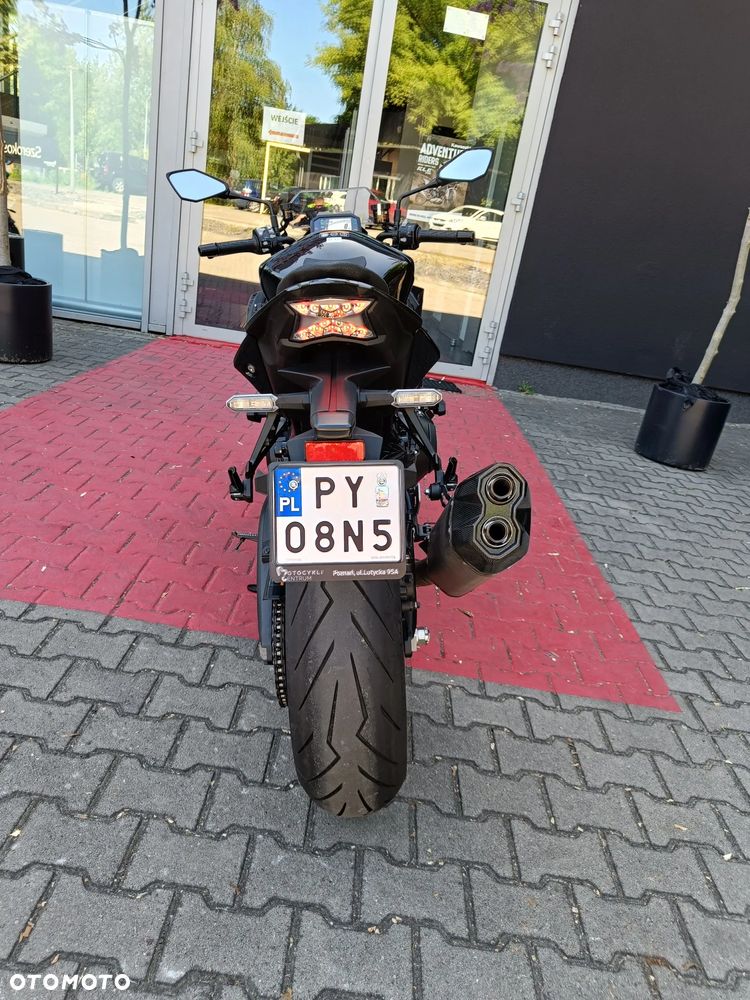 Kawasaki H2 - 4