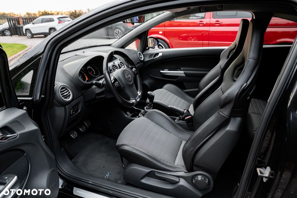 Opel Corsa 1.6T OPC - 15