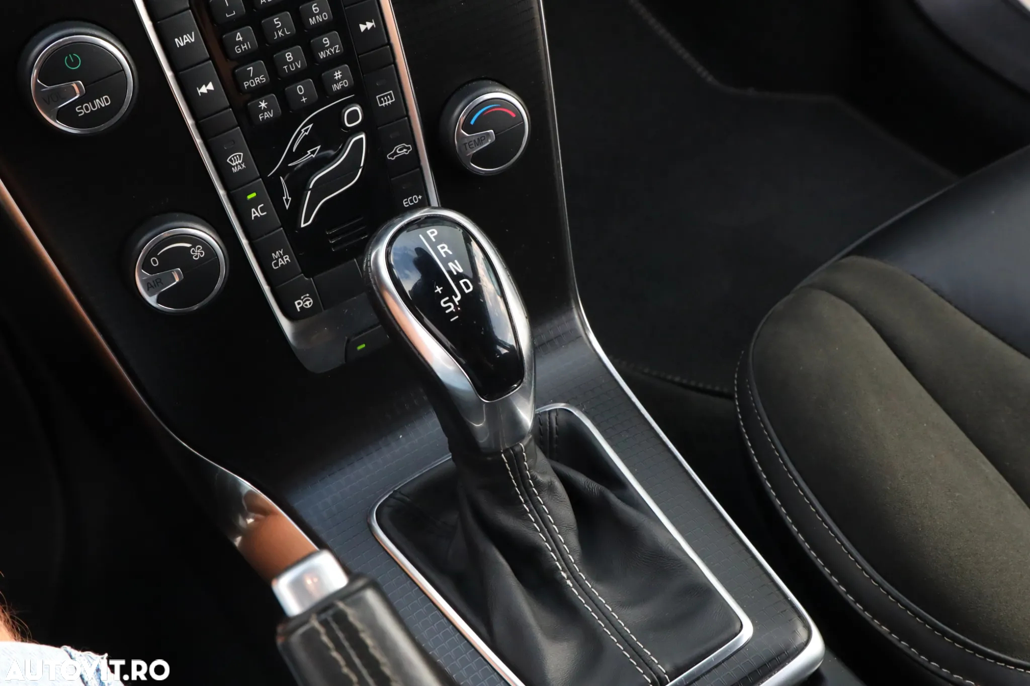 Volvo V40 D3 Geartronic RDesign - 18
