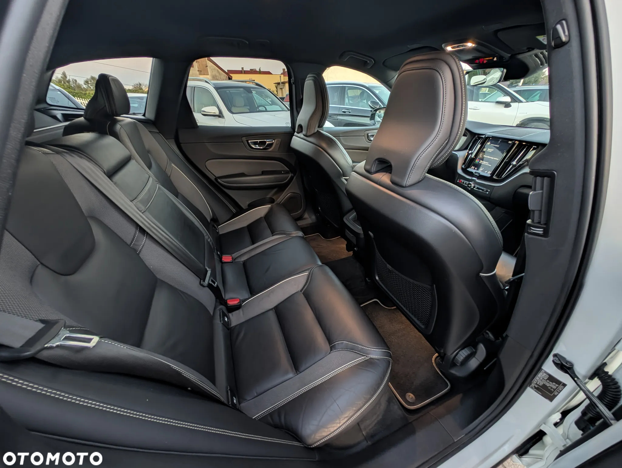Volvo XC 60 B5 D AWD R-Design - 16