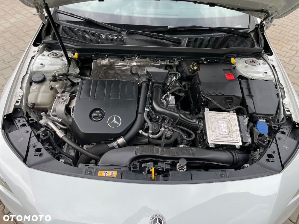 Mercedes-Benz CLA 200 7G-DCT AMG Line - 32