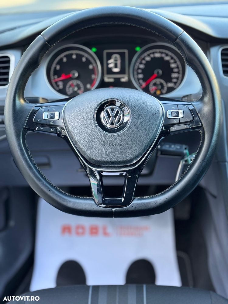 Volkswagen Golf - 10