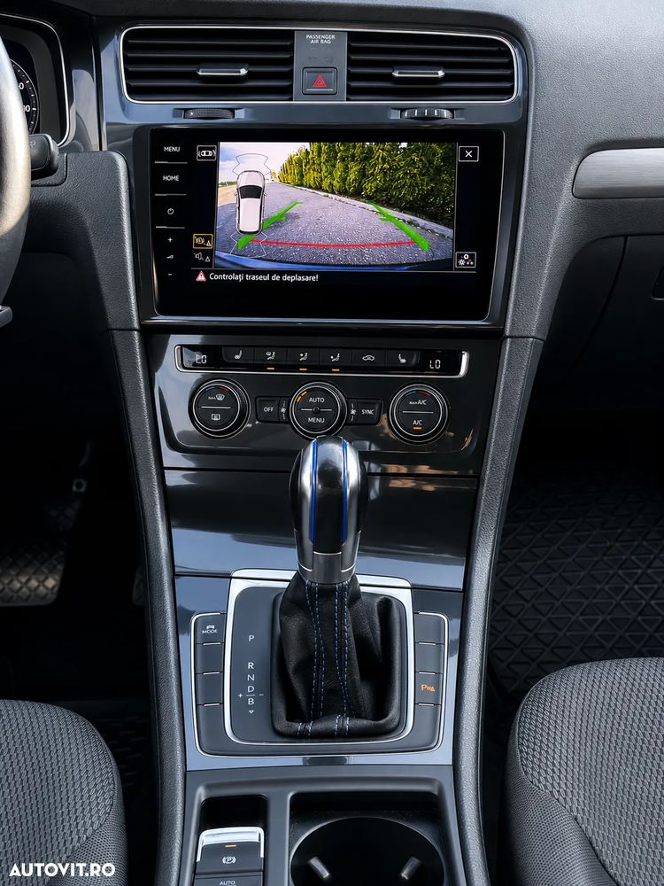 Volkswagen e-Golf - 10