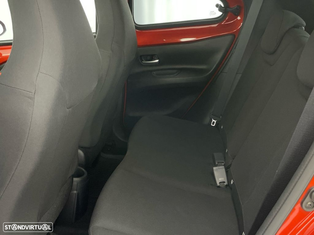 Toyota Aygo X 1.0 Envy - 12