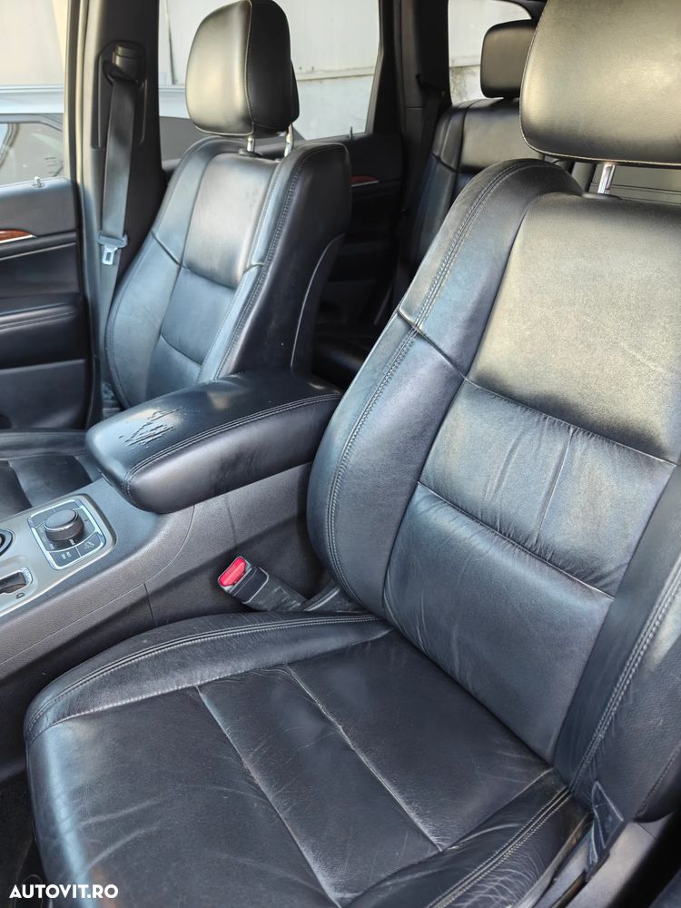 Jeep Grand Cherokee - 12