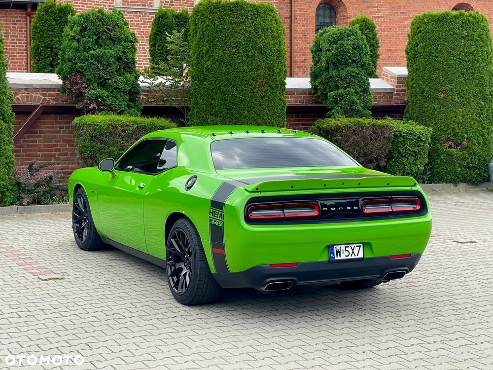 Dodge Challenger - 16