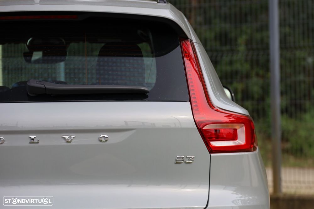 Volvo XC 40 2.0 B3 Plus Dark - 27