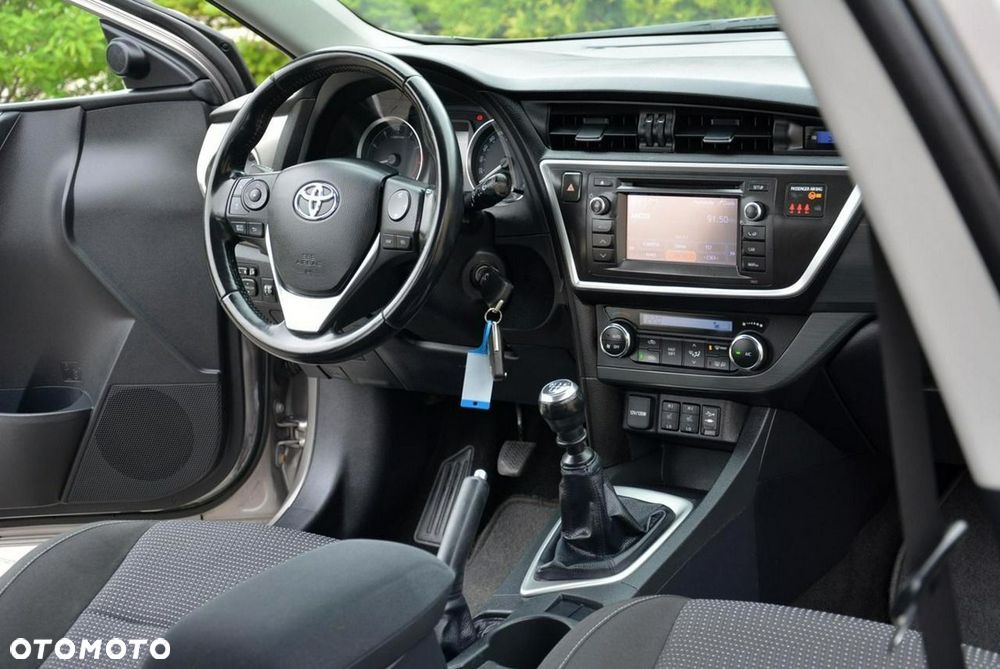 Toyota Auris 1.6 Executive - 18