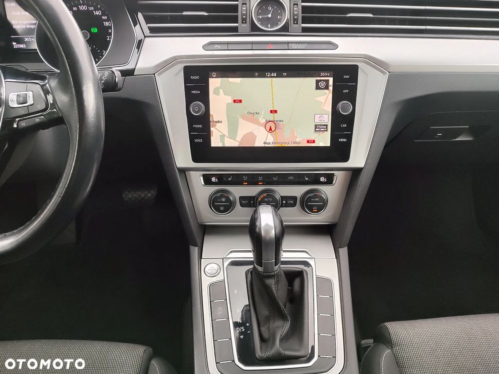 Volkswagen Passat 2.0 TDI SCR DSG 4Motion Business - 10