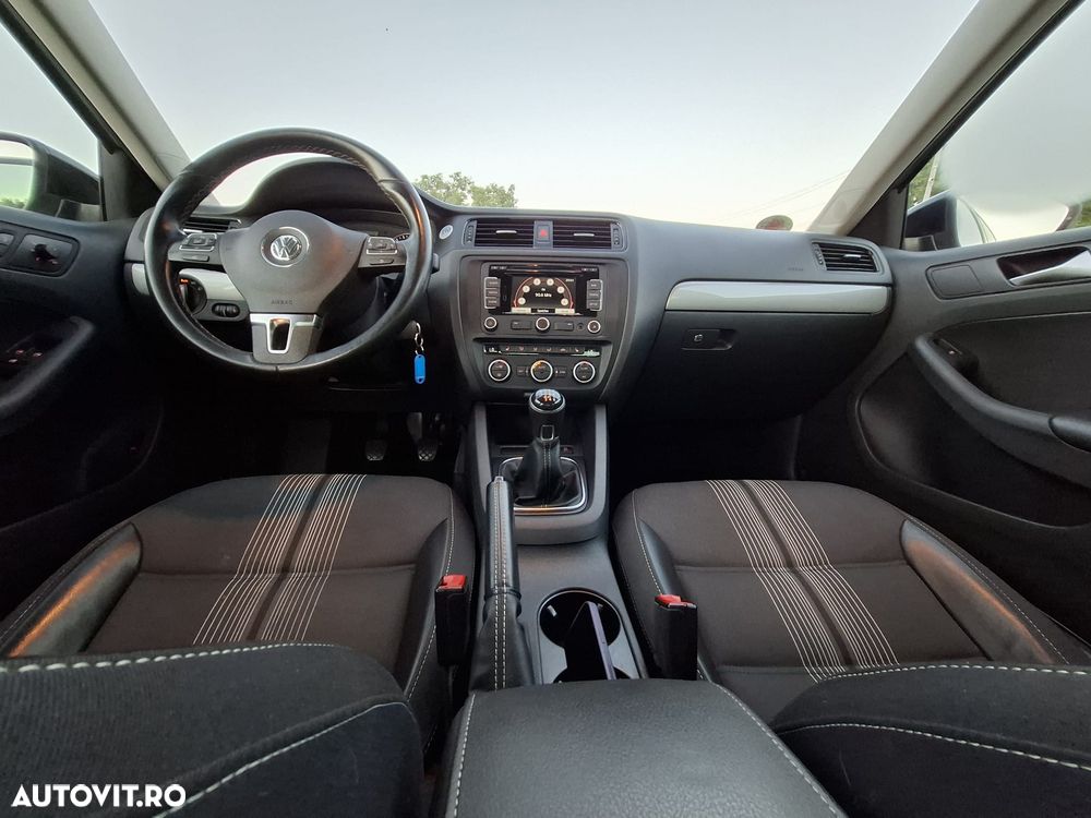 Volkswagen Jetta 1.2 TSI Match - 16
