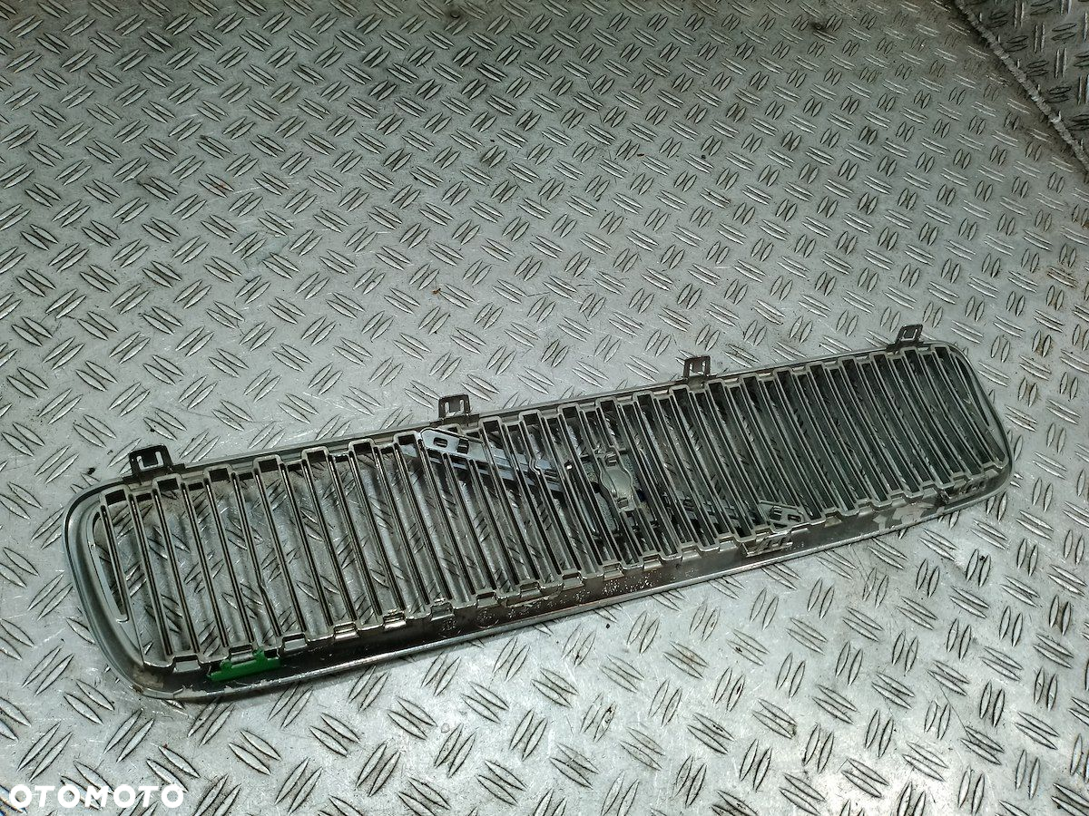 ATRAPA GRILL GRIL VOLVO V50 - 2
