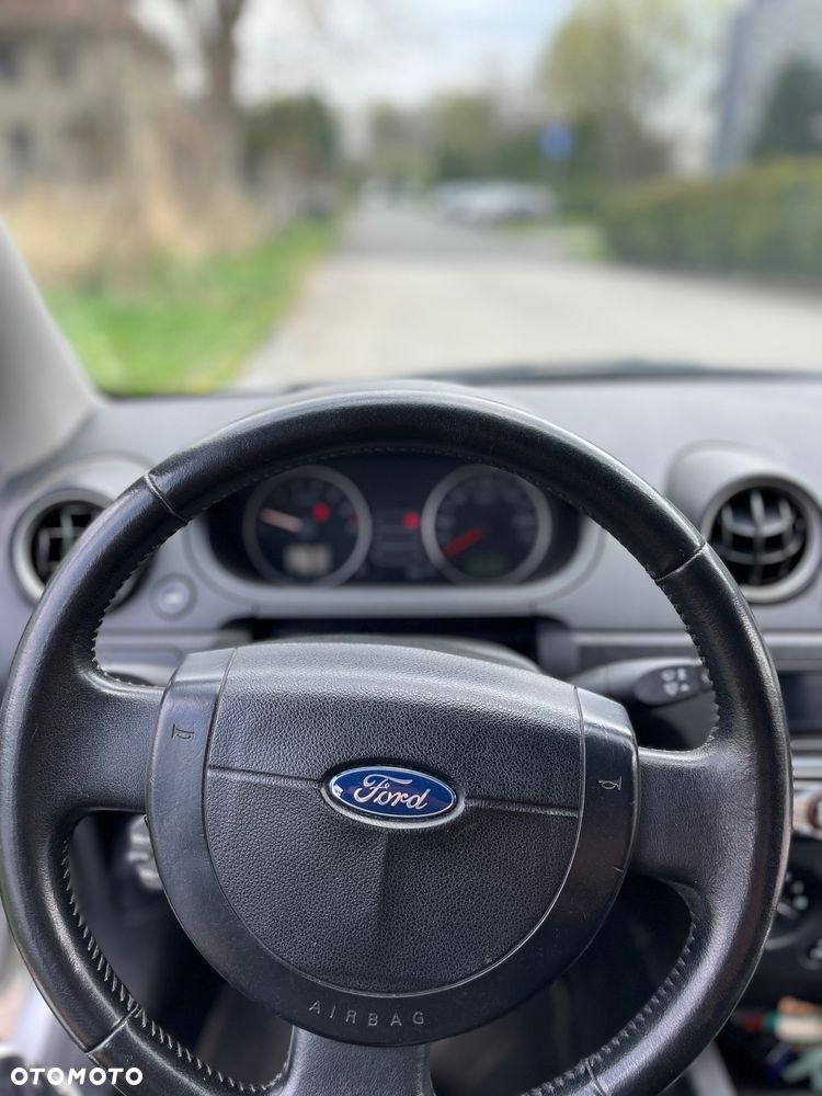 Ford Fiesta 1.4 Ghia - 21