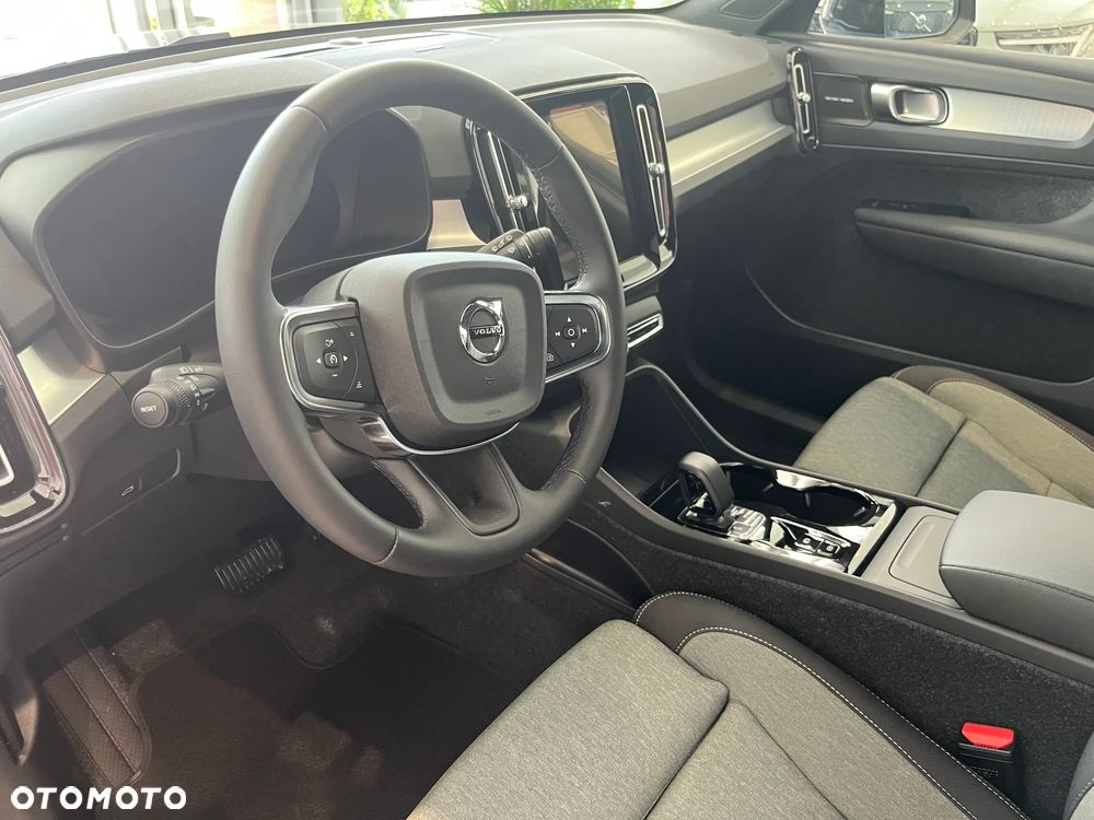 Volvo XC 40 B3 Plus Dark - 8