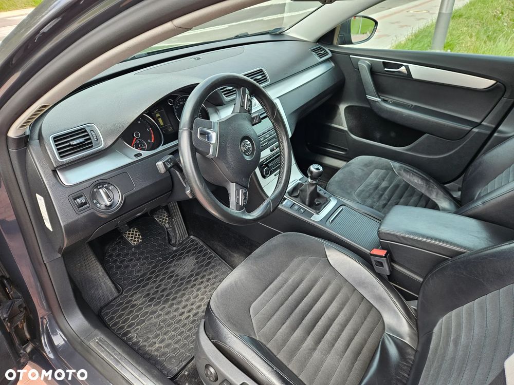 Volkswagen Passat 2.0 TDI Highline - 17