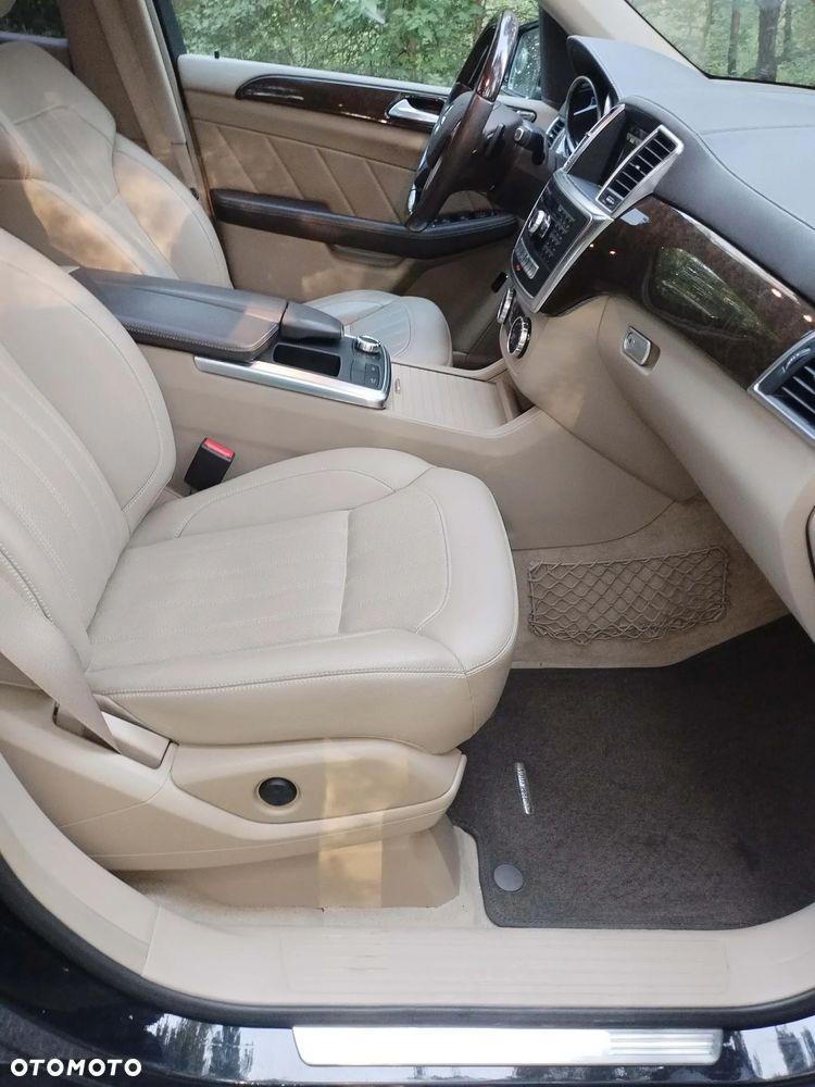 Mercedes-Benz GL 400 4Matic 7G-TRONIC - 15