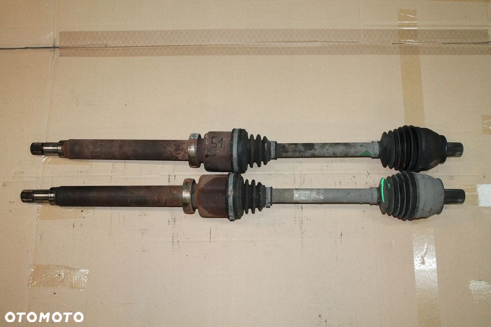 VOLVO V60 S60 V70 1.6 D2 PÓŁOŚ PRAWA 31367151 MAN - 1