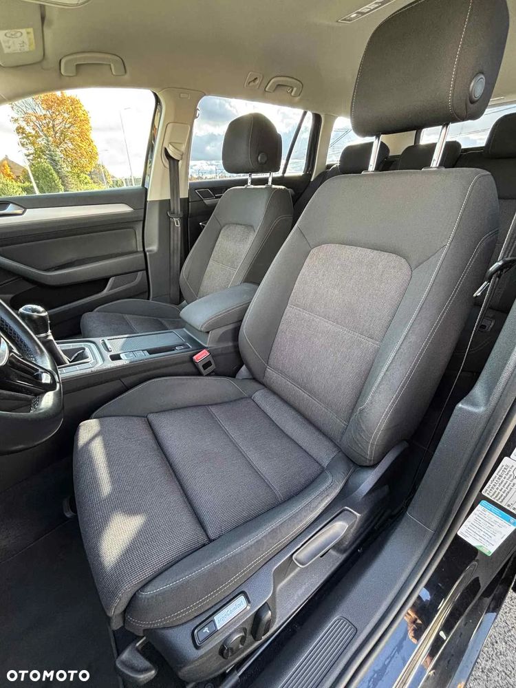 Volkswagen Passat - 12
