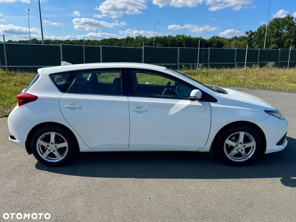 Toyota Auris 1.6 Premium - 6