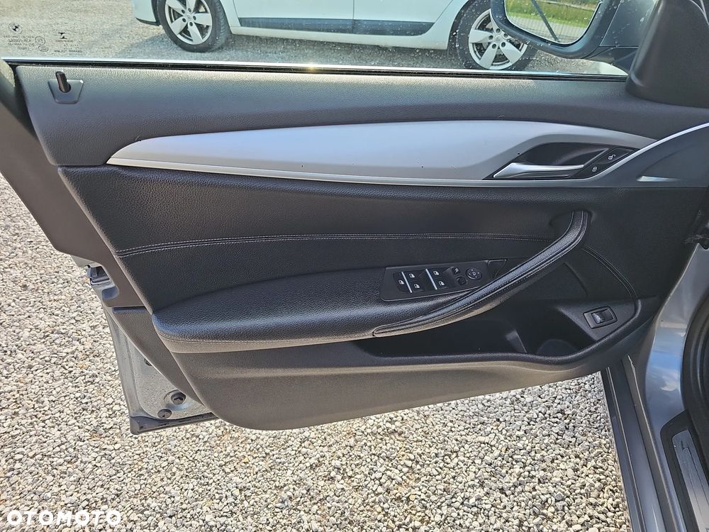 BMW Seria 5 520d - 27
