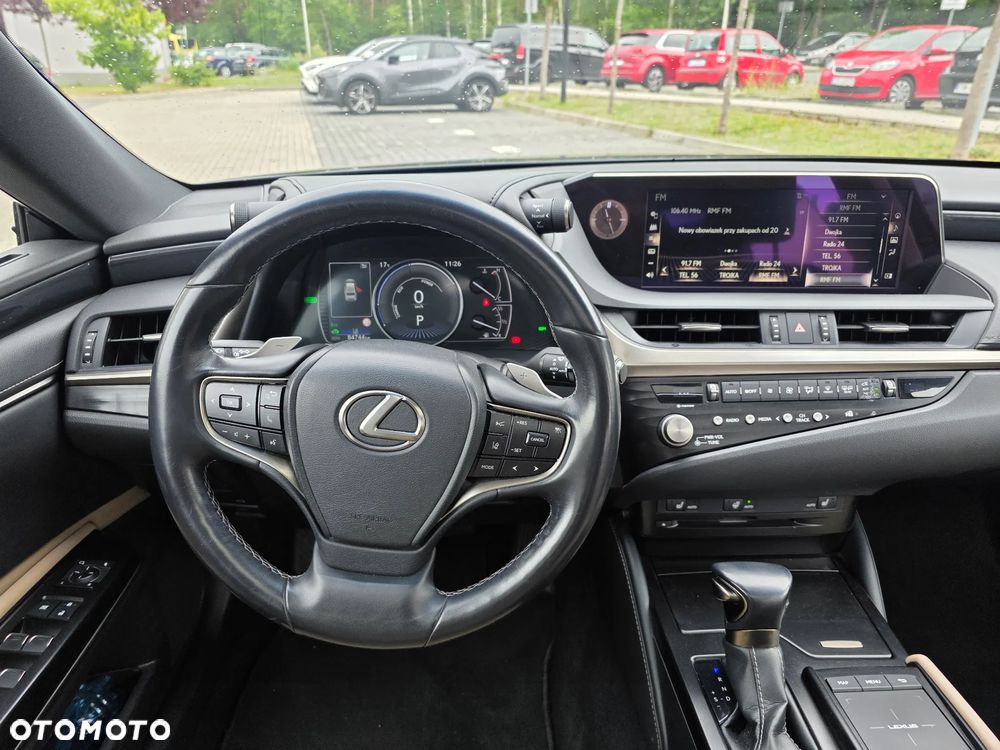 Lexus ES 300h Business Edition + - 23