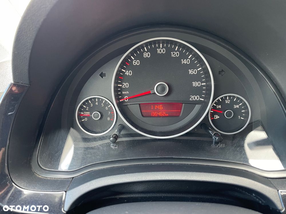 Volkswagen up! black - 15