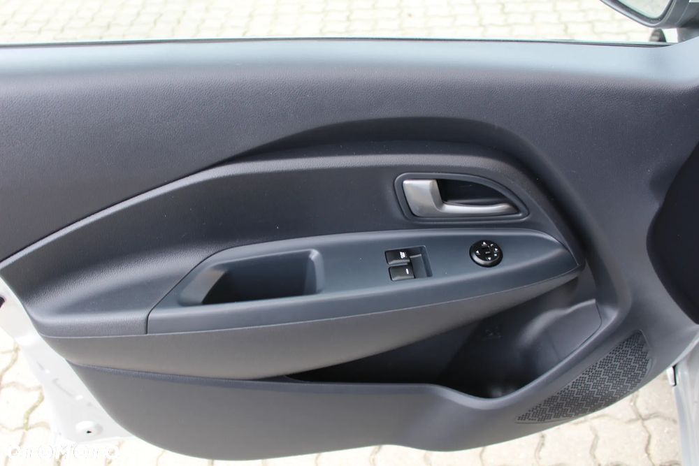 Kia Rio - 12
