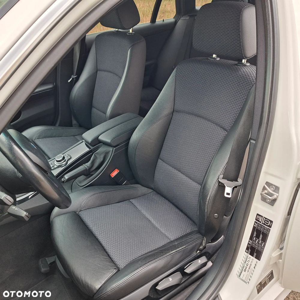 BMW Seria 3 325i xDrive - 17