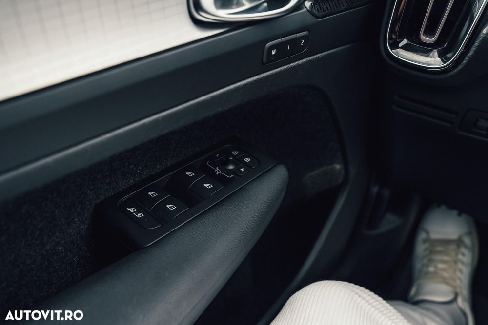 Volvo XC 40 Recharge T5 Twin Engine AT7 R-Design Expression - 20
