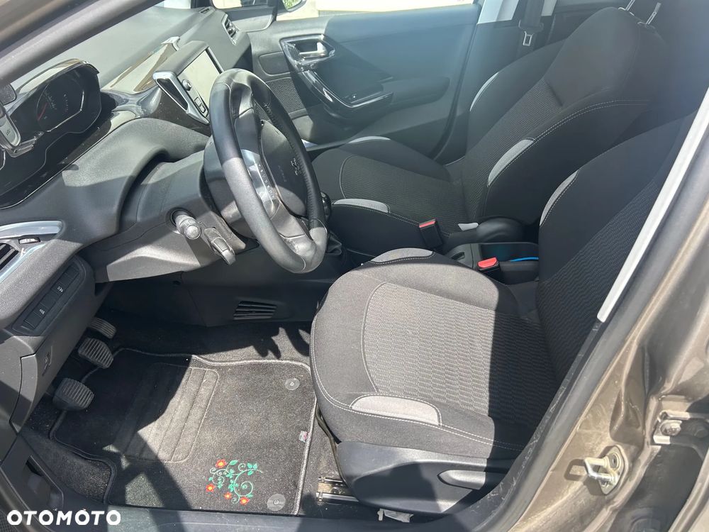 Peugeot 208 1.2 PureTech Style - 9