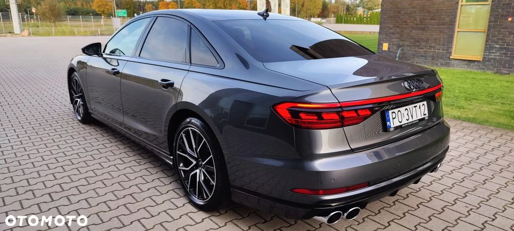 Audi S8 - 1
