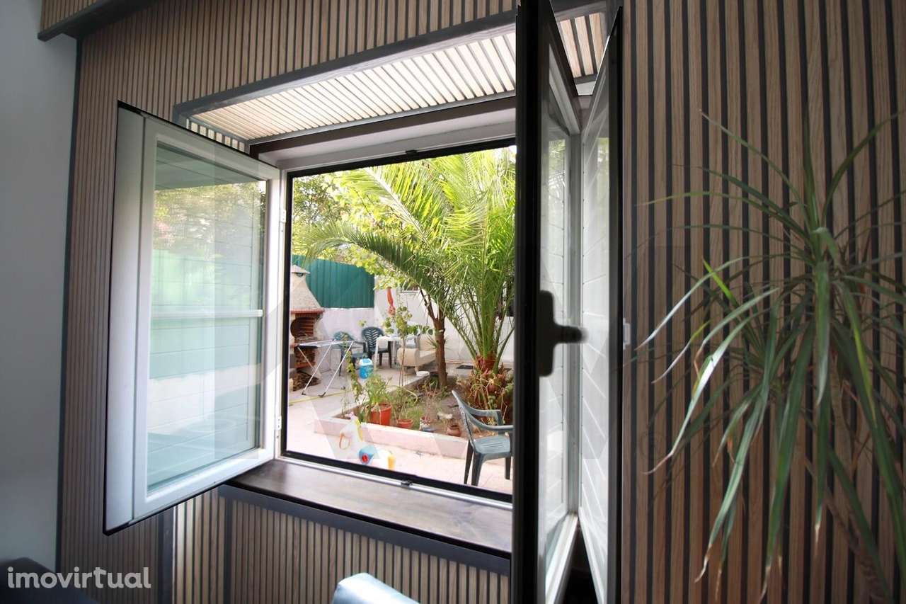 T2 Remodelado com Jardim e Anexo T1 em Portas de Benfica - Grande imagem: 3/29