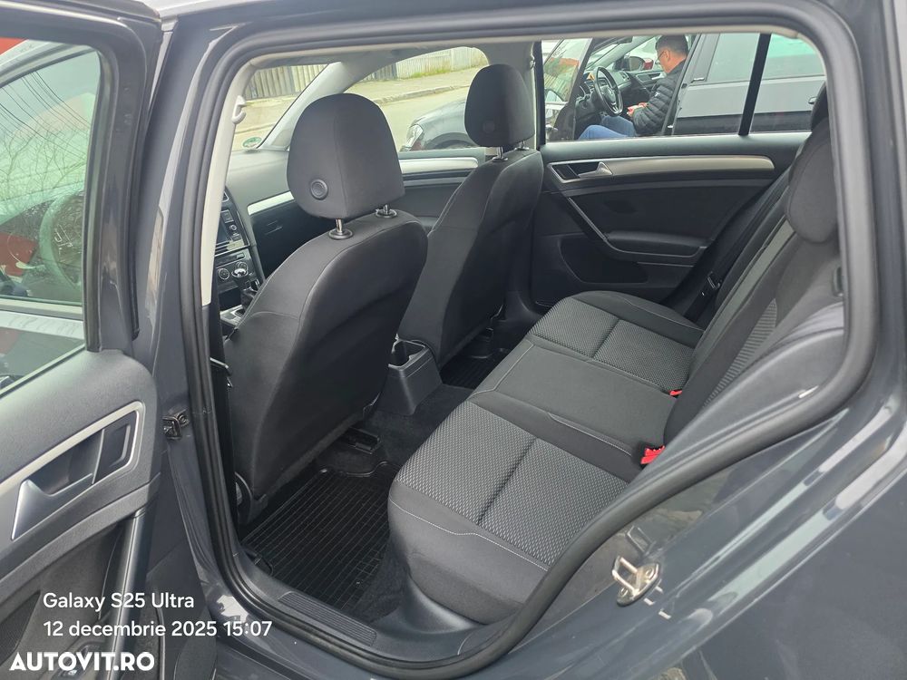 Volkswagen Golf - 6