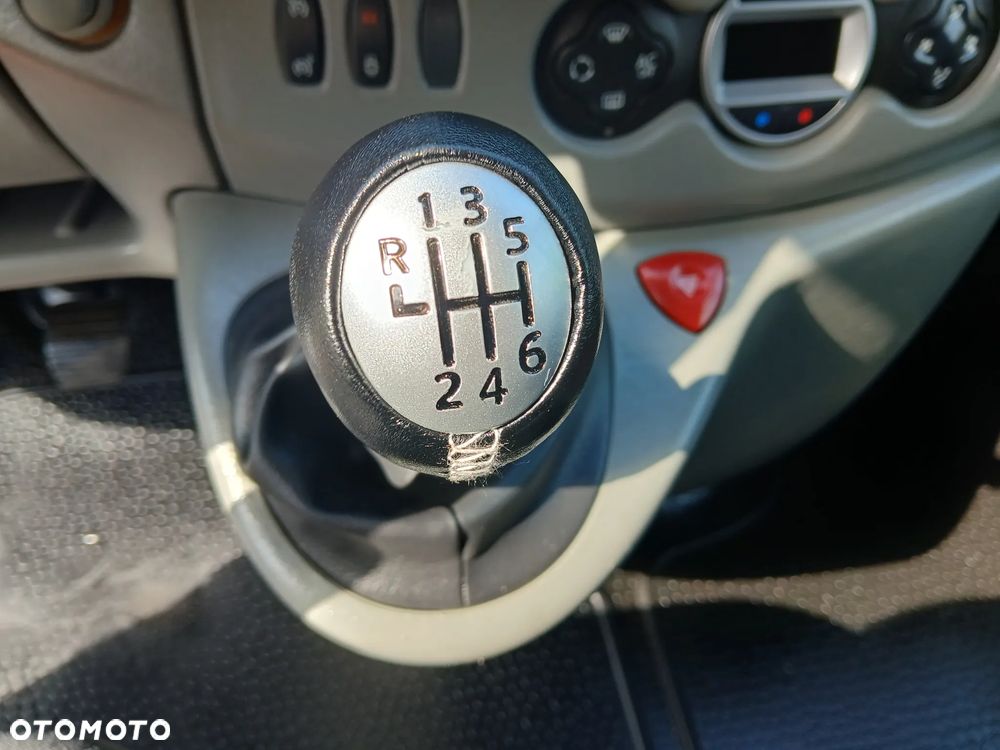 Renault TRAFIC - 19