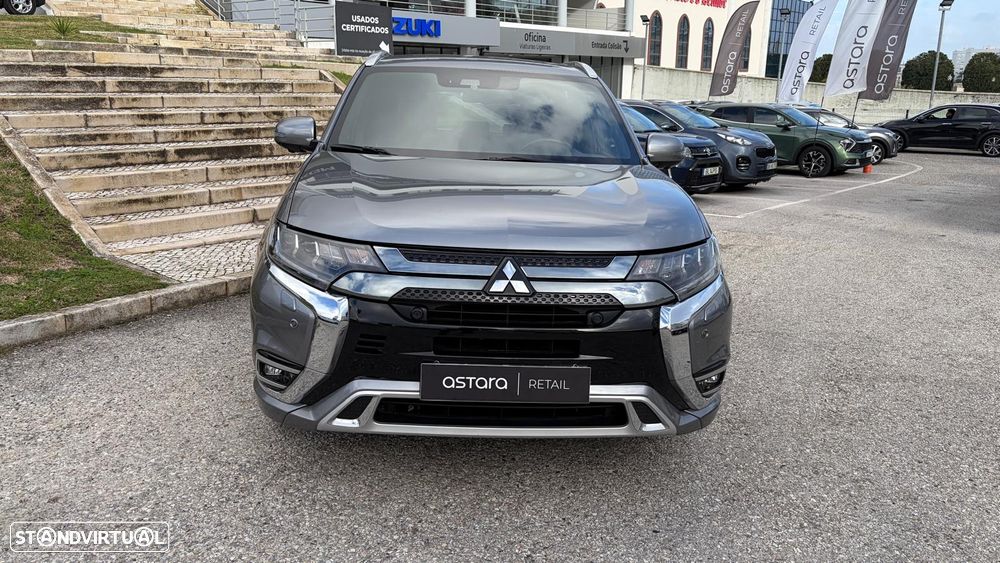 Mitsubishi Outlander - 2