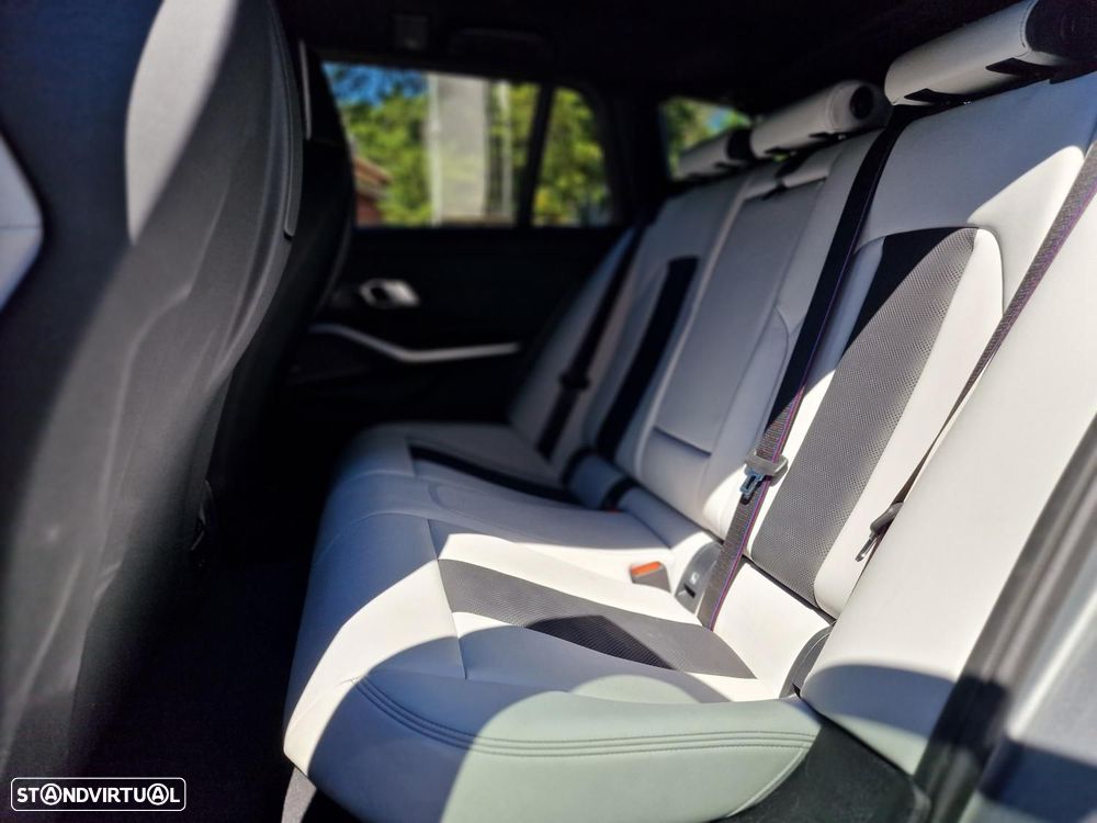 BMW M3 Competition M xDrive - 36