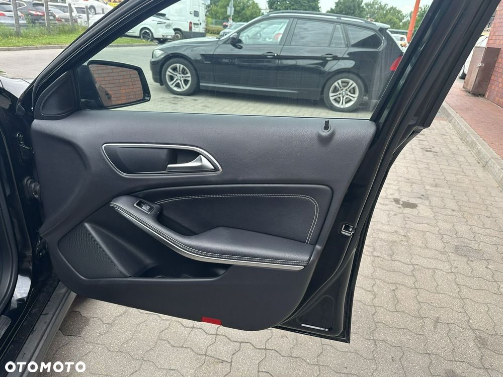 Mercedes-Benz GLA - 24