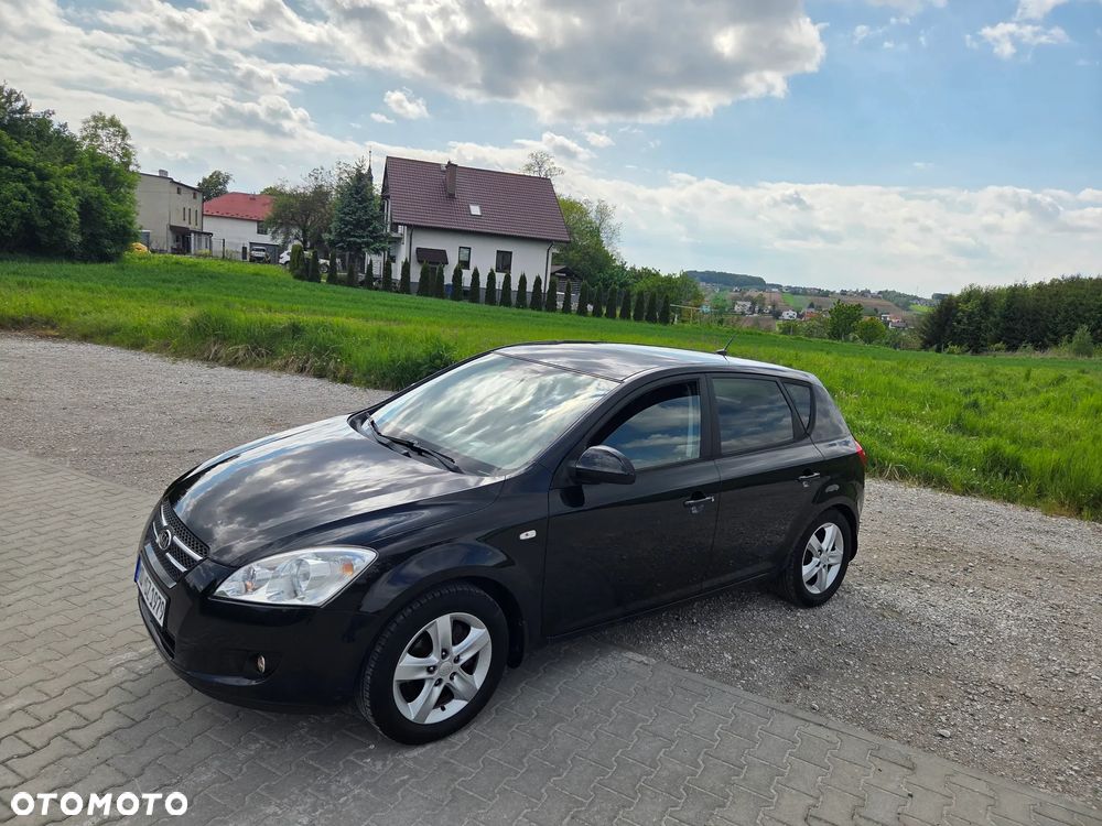 Kia Ceed - 24