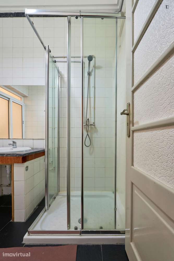 Quarto - localizado em Alameda Lisbon - Grande imagem: 4/25