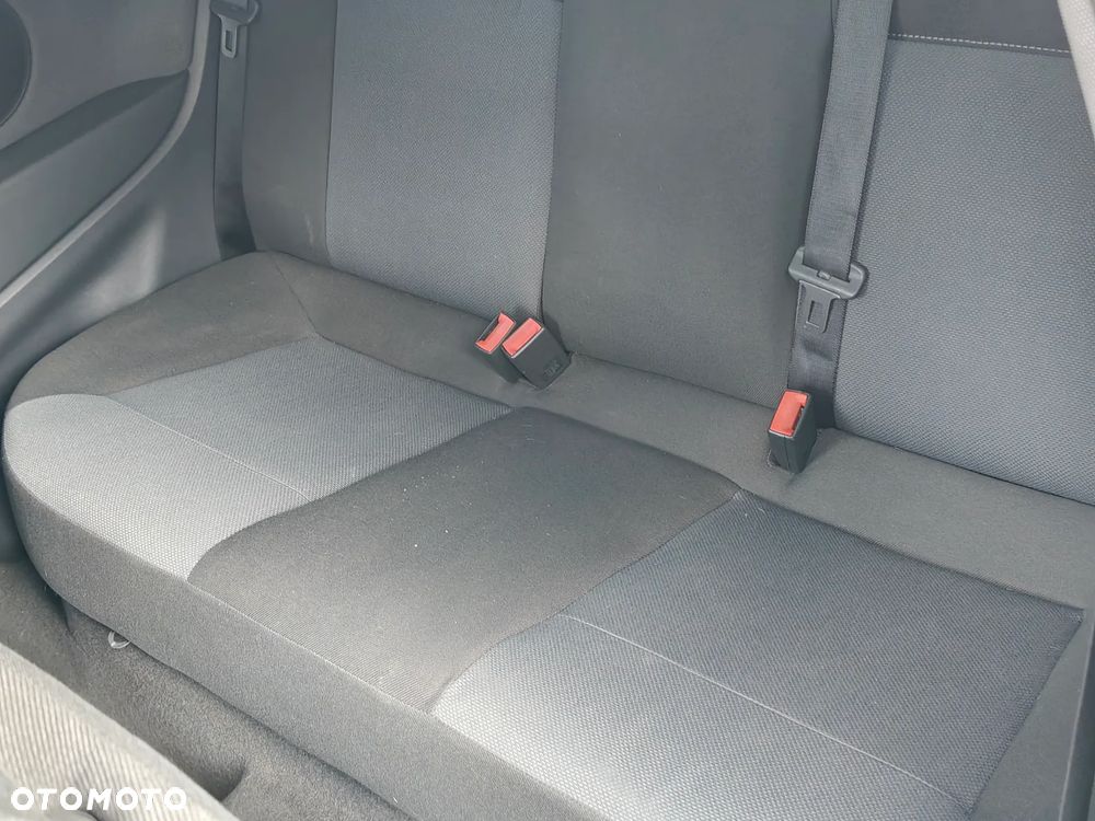 Opel Astra III GTC 1.6 Cosmo - 10