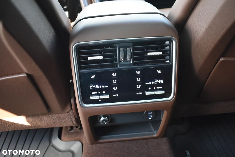 Porsche Cayenne - 32