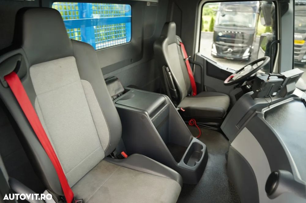 Renault C 380 / 6x4 / CAROSERIE DE LIVRARE 6,8 m / + HIAB X-HIPRO 192 ES-4 ÎNALTĂ DE RIDICARE: 12,4 M / ROTATOARE / FURCĂ PENTRU PALEȚI / EURO 6 - 35