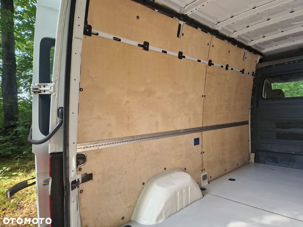 Mercedes-Benz Sprinter - 11