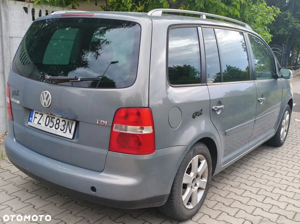 Volkswagen Touran - 4