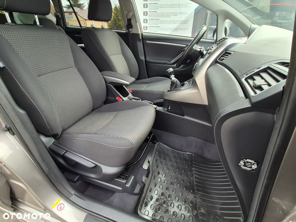 Toyota Verso 1.6 D-4D Prestige - 32