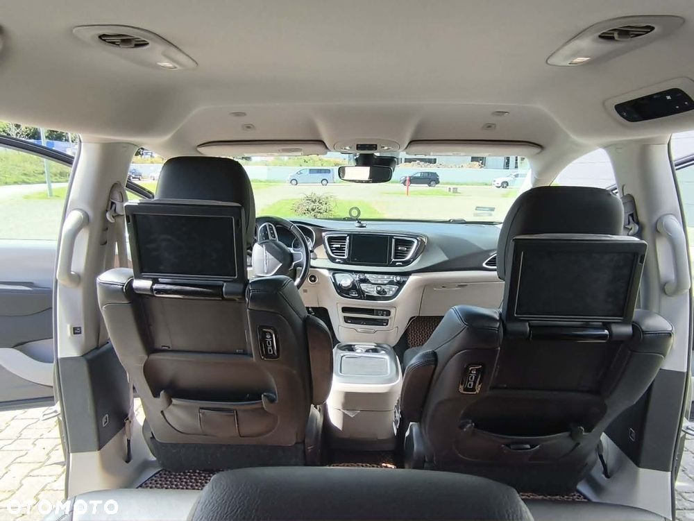 Chrysler Pacifica - 7